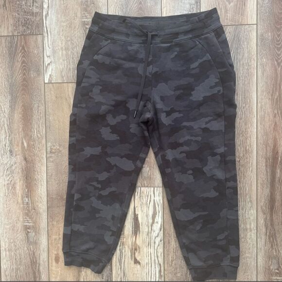 Lululemon Scuba mid rise cropped joggers - Picture 4 of 7